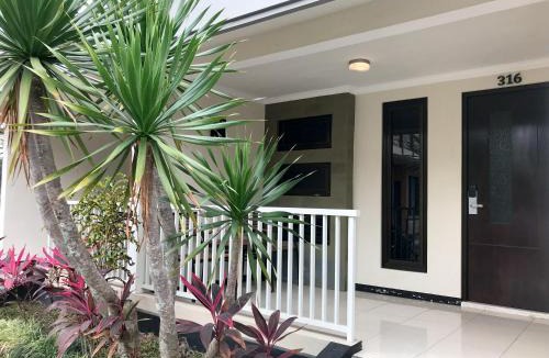 Ngantang Hotel | Selorejo Resort Mitra RedDoorz