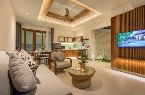 Dyanapura Villa | Seminyak Balinese Style Villa with Tropical Garden