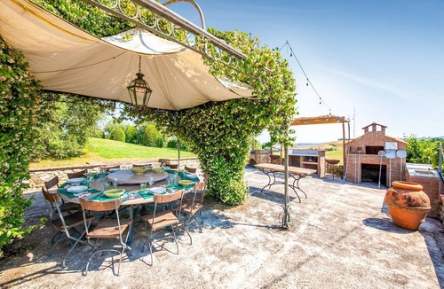 Lajatico Apartment | Serene Apartment in Orciatico