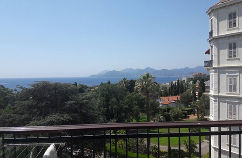 La Croix des Gardes Apartment | Serene Upmarket Apartment With Views, 450m from Beach, 700m from the Old Town
