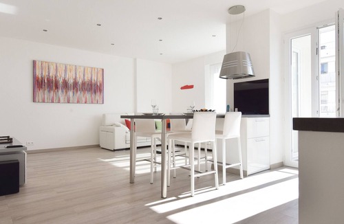 California - Pezou Apartment | ✻SERRENDY ✻ Designer's apartment, 15-minute walk to the Palais & beaches!