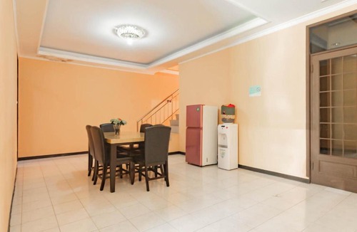 Bandung Hotel | Shofy Guest House Mitra RedDoorz