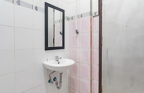 Bandung Hotel | Shofy Guest House Mitra RedDoorz