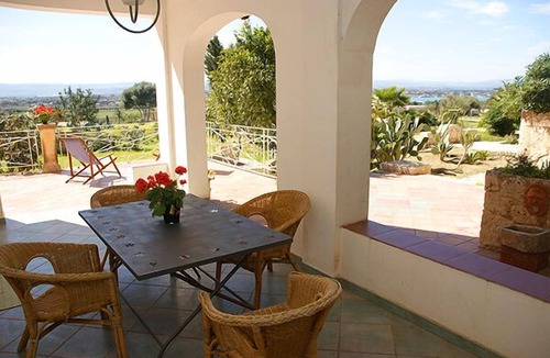 Isola Villa | Sicily at its best: Beautiful Villa Gialla with pool, close to sandy beaches