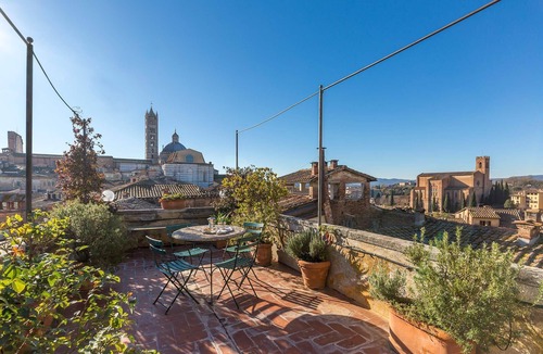 Siena City Centre Apartment | Siena: prestigious dwelling with elevator, roof terrace and panoramic terrace