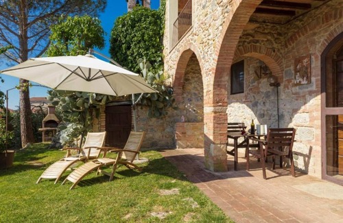 Castel San Gimignano Apartment | Simona delightful studio apartment with pool view