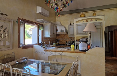 La Colle-sur-Loup House | Single-storey, air-conditioned house with private pool.
