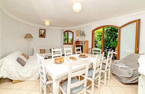 Le Bar-sur-Loup Apartment | Sleep 8 flat near cannes and grasse french riviera