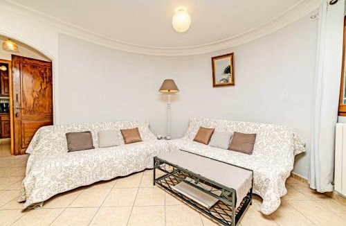 Le Bar-sur-Loup Apartment | Sleep 8 flat near cannes and grasse french riviera