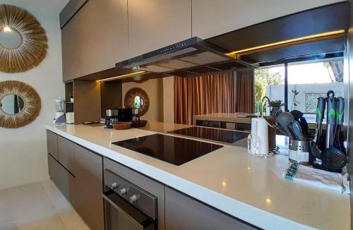 Batu Bolong Villa | Sol Villa Kammara 9