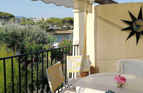 Port Grimaud Apartment | Soleil Bleu appart. On the beach