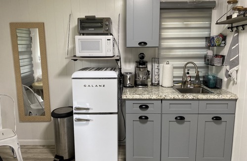 Campbell Apartment | SOLO! Tiny house cozy retreat