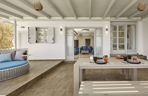 Perissa Villa | Soultouch Beachfront Villa
