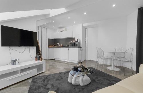 Cannes City Centre Apartment | Spacieux 1 chambre avec baignoire balnéo