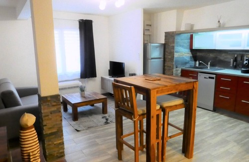 Antibes Old Town Apartment | spacious 35 m2 air-conditioned studio is ideally located in the centre