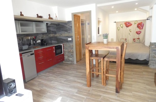 Antibes Old Town Apartment | spacious 35 m2 air-conditioned studio is ideally located in the centre