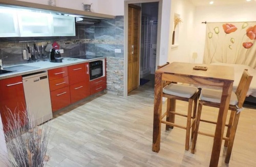 Antibes Old Town Apartment | spacious 35 m2 air-conditioned studio is ideally located in the centre