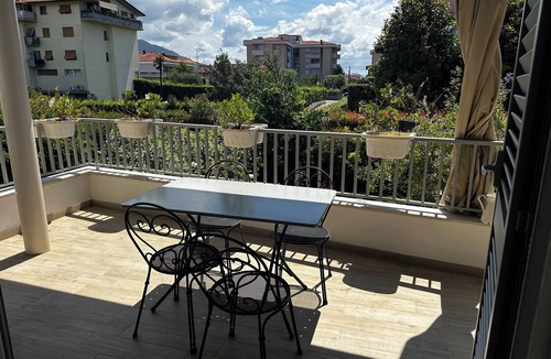 Querceta Apartment | Spacious 4-bedroom apartment with WiFi, AC in Seravezza