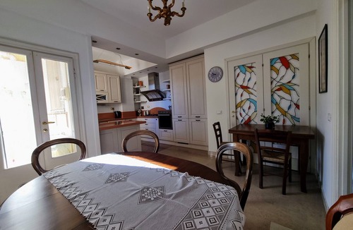 Pisa City Centre Apartment | Spacious 4-bedroom apartment with WiFi, AC in beautiful Pisa