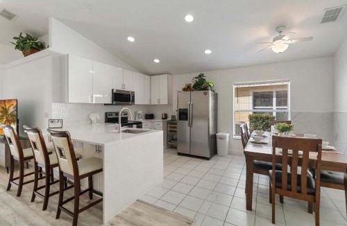 Lake Wilson Preserve House | Spacious 4 Bedroom Vacation Villa Near Disney perfect for Two Families