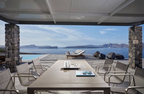 Akrotiri Villa | Spacious 5-bedroom villa in fabulous Santorini with WiFi, AC