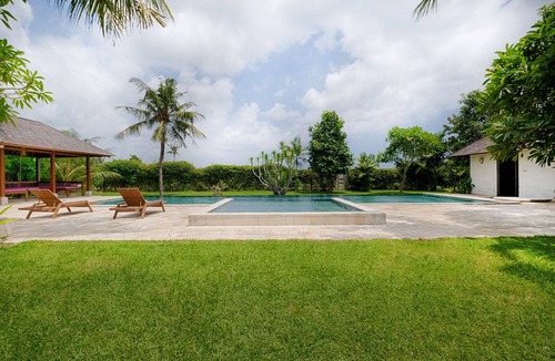Ketewel Villa | Spacious 6BR Villa In Ketewel/Gianyar! 7Min Drive To Bali Zoo! W/Swimming Pool!