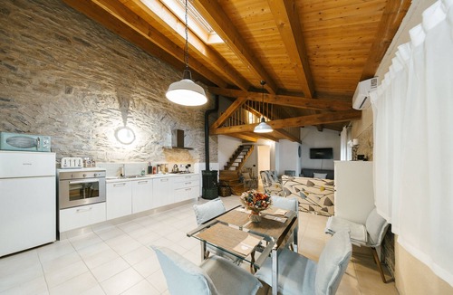 Licciana Nardi Villa | Spacious 7 bedroom air-conditioned villa with swimming pool in northern Tuscany