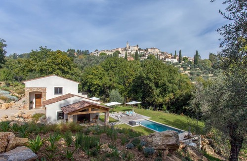 Chateauneuf-Grasse Villa | Spacious and Modern 4 Bedroom