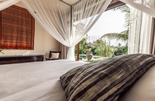 Sayan Villa | Spacious and Luxury Modern Villa with Huge Garden and Pool