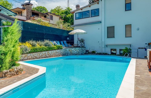 Twist House | Spacious and Welcoming Apartment with Heated Pool