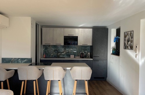 Bastide Giraud Apartment | ✨spacious Apartment Refurbished Sea View, Pool&Garage 15 min from the Beaches