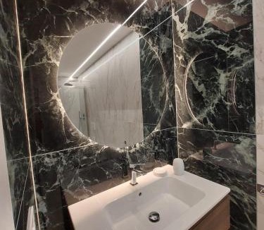Washington Apartment | Spacious Apartment - M4 to Duomo - Free Garage