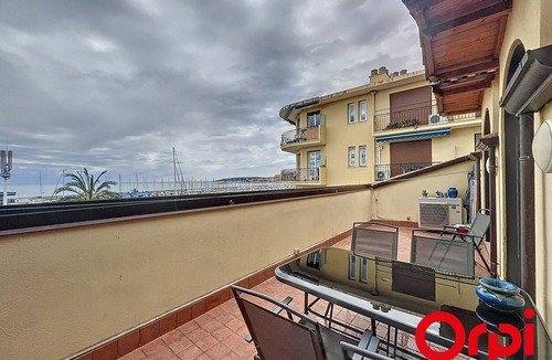 Menton Apartment | Spacious apartment with AC for 4, pets allowed in Menton