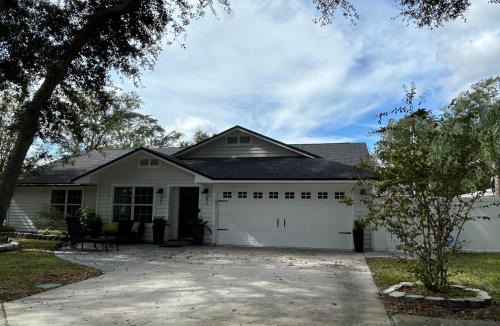 Conway House | Spacious craftsman house sleeps 8