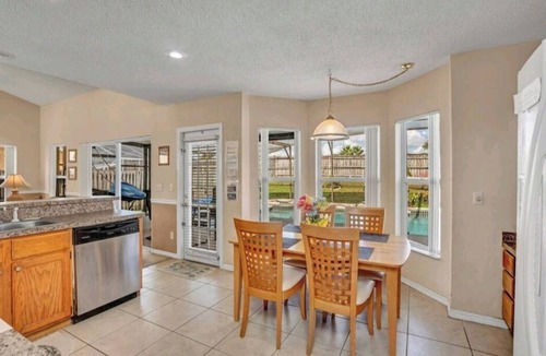 Lindfields Villa | Spacious Five Bed Holiday Home