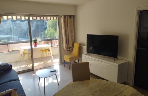 Cannes House | Spacious Flat 250 meters from the beaches Ideal for Congresses & Holidays