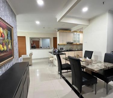 Cilandak Apartment | Spacious living room Hampton's Park Apartment