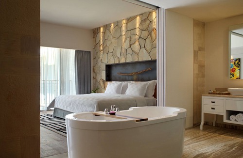 North Legian Hotel | Spacious Modern Suite with Free Minibar Items (T Sand Suite2)