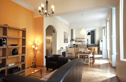 Old Town Apartment | Spacious Two-Bedroom Apartment - Cours Saleya Near Sea