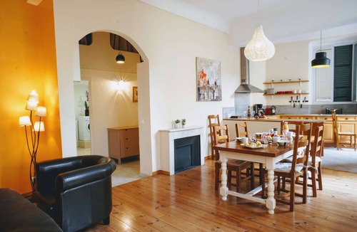 Old Town Apartment | Spacious Two-Bedroom Apartment - Cours Saleya Near Sea