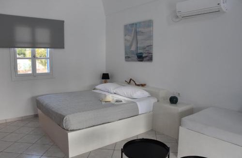 Kamari Villa | Spacious veranda, house for 3, in the village.