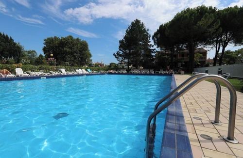 Bibione Villa | Spacious villa with garden and pool