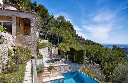 Le Cannet Villa | Spectacular hilltop villa near Cannes overlooking the Cap d’Antibes