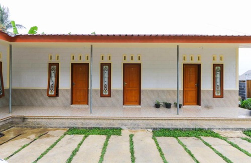 Senduro Hotel | SPOT ON 2378 Omah Nusantara Homestay