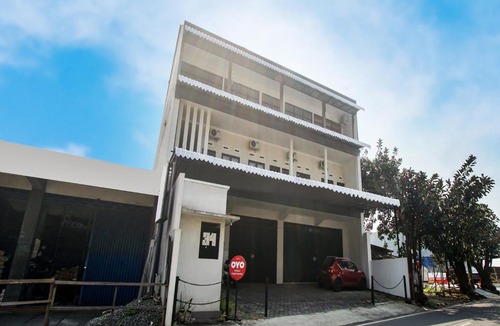 Dinoyo Hotel | SPOT ON 90902 Marhaban Guesthouse Syariah