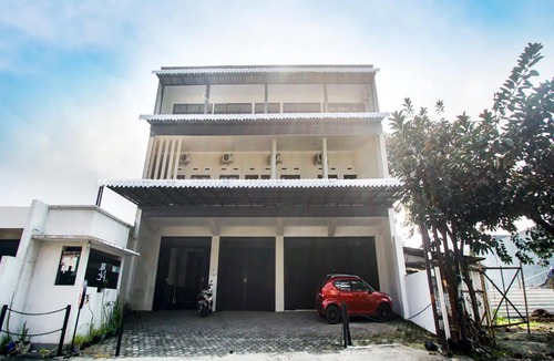 Dinoyo Hotel | SPOT ON 90902 Marhaban Guesthouse Syariah