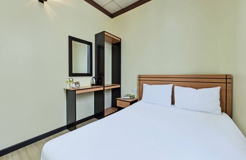 Karawang Hotel | SPOT ON 91336 Guesthouse Tarumanegara