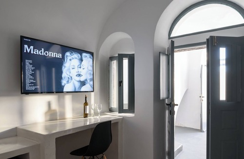 Santorini Apartment | Standard Room with Non-View Side