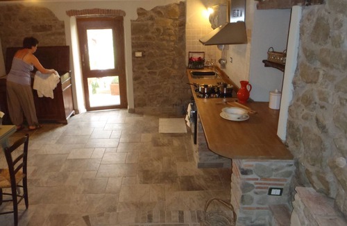 Boveglio Apartment | Stone Rustico with garden in ancient village, Tuscany Exclusive whirlpool
