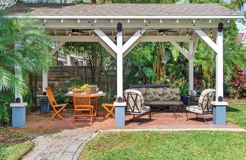 Winter Park House | Stroll to Park Avenue from Vintage Lake-View House